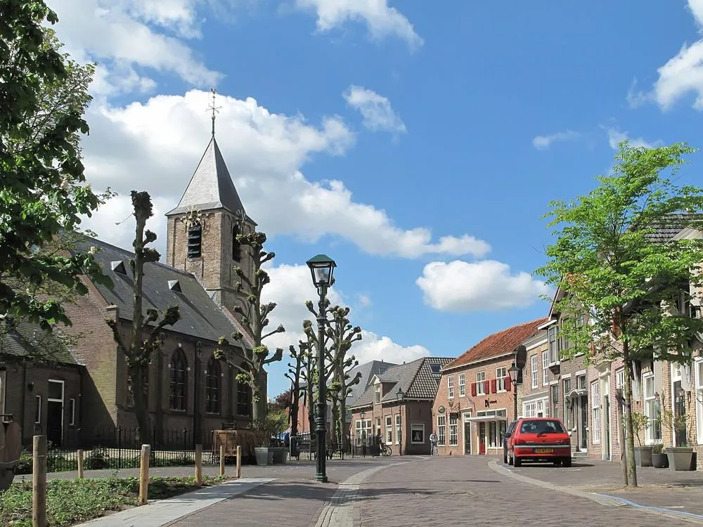 Nootdorp: Nootdorp, straatzicht1 Dorpsstraat met RM30777 foto8 2012-05-13 12.03