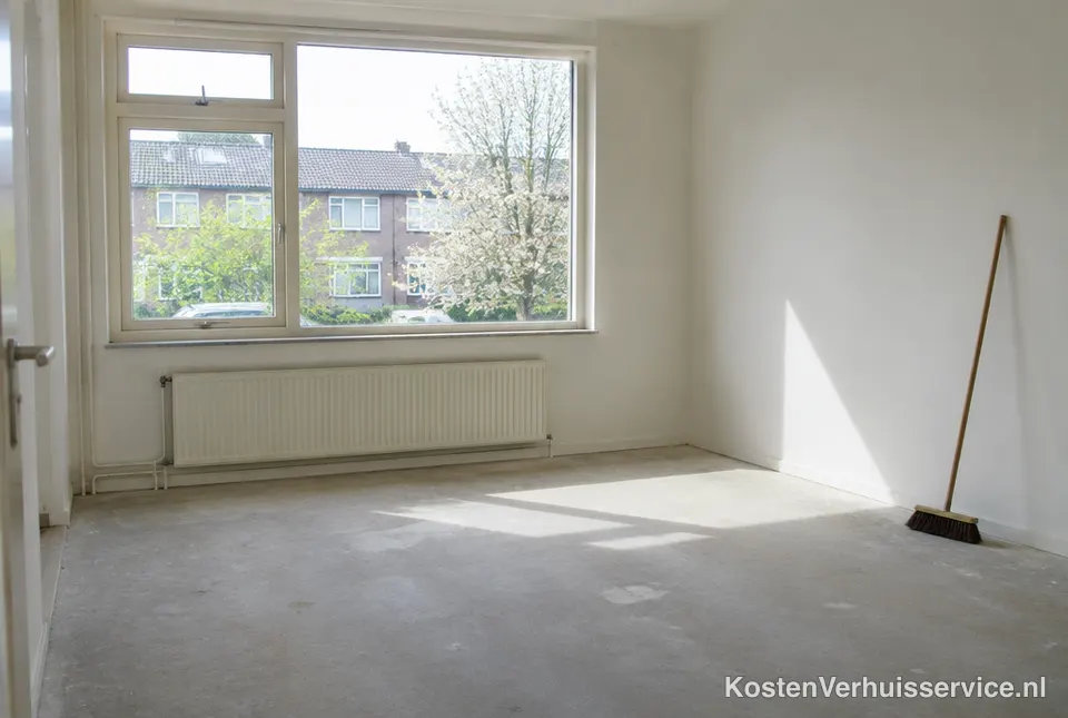 Lege, bezemschone kamer na een ontruiming